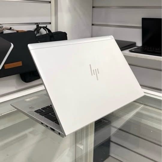 HP EliteBook 830 G8